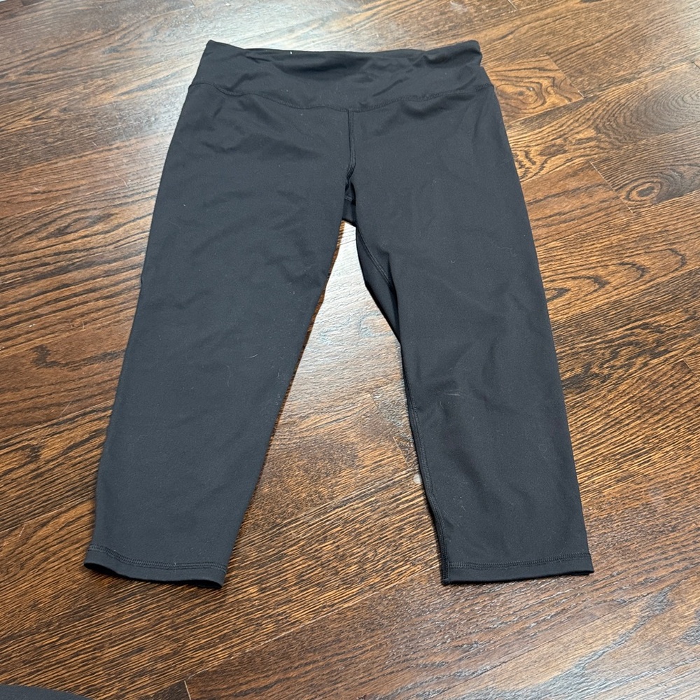 Victoria’s Secret sport knockout Capri size large. NWOT